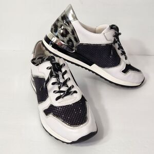 Trendy Trainer Sneaker Size 8 Black & White Low Top Athleisure Shoe EU Size 39
